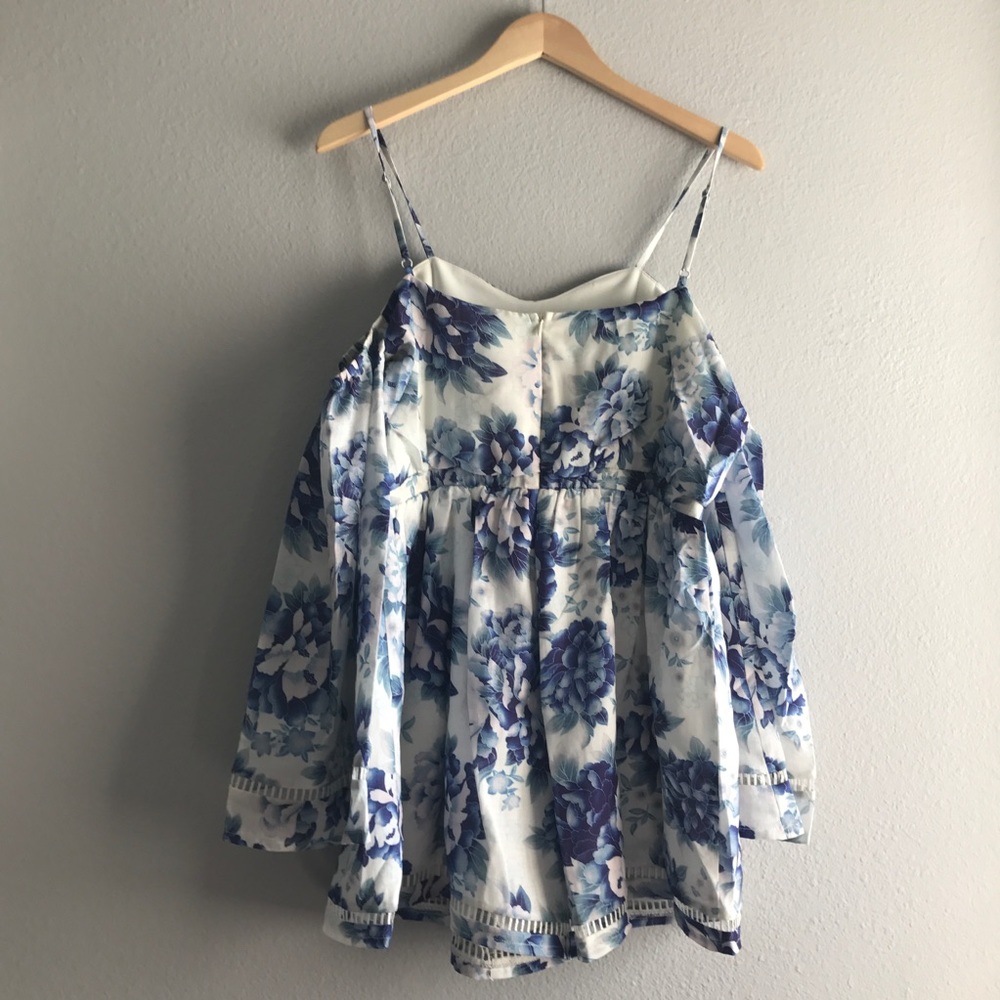 Elliatt • Floral Cold Shoulder Playsuit Romper - Picture 8 of 8